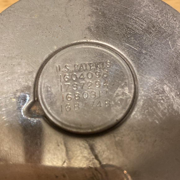 Vintage powder box with spring and puff - Picture 3 of 7